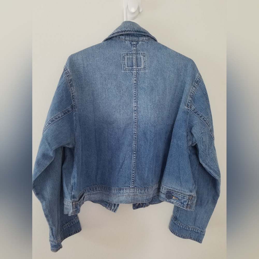 NWT American Eagle Dreamy Drape Stretch Cargo Cropped Denim Jacket - Picture 4 of 7